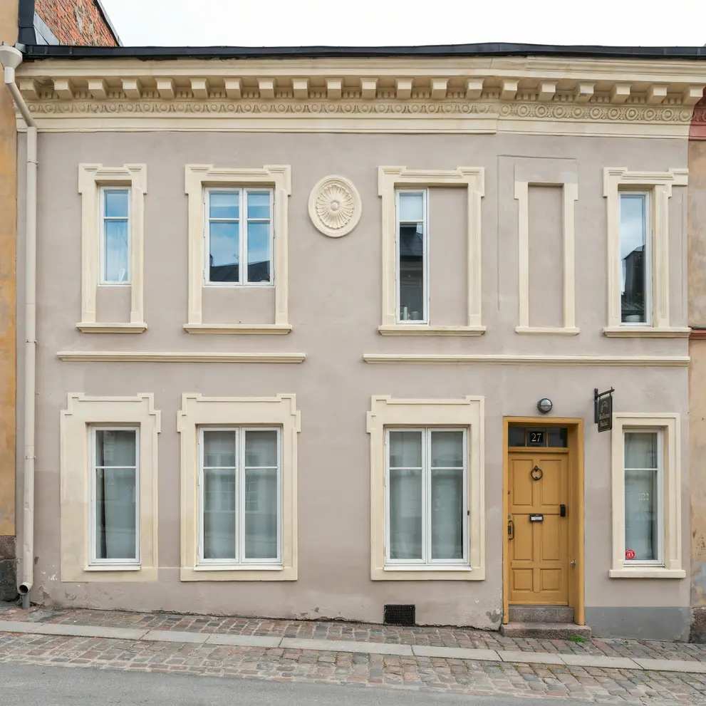 stuckatur utsmyckningar pa fasad norrmalm vasastan stockholm